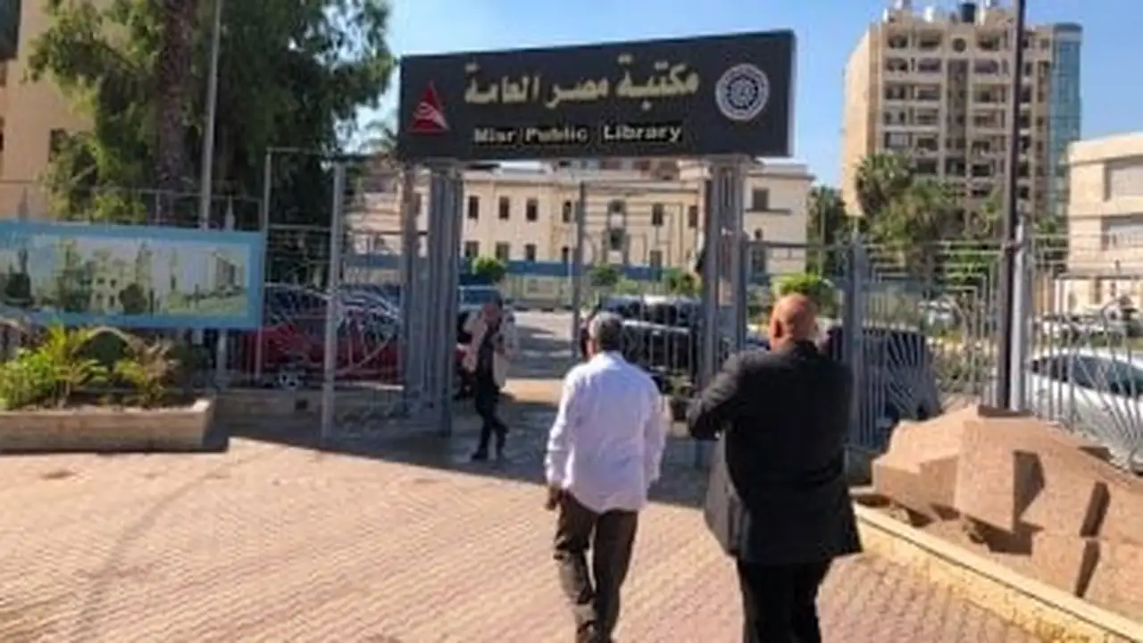 محافظ الدقهلية يزور مكتبة مصر العامة قبيل مهرجان المسرح